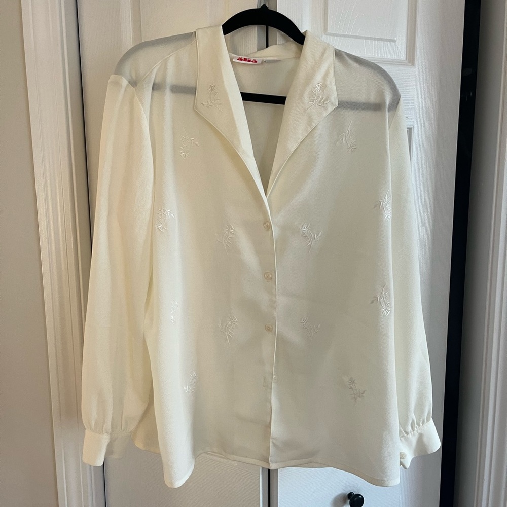 Semi-sheer Alia Blouse sz14